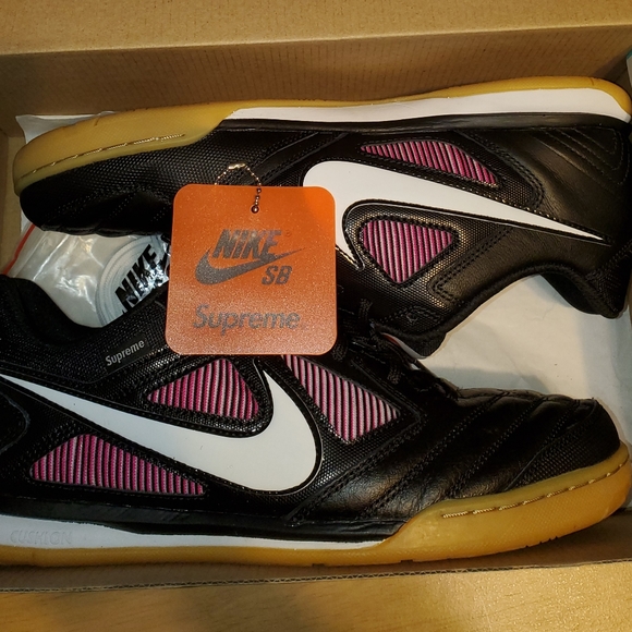 Authentic Sb Supreme Gato. Send offers - Picture 1 of 9